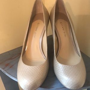 Gianni Bini Cream Patent Leather Heels - sz 9
